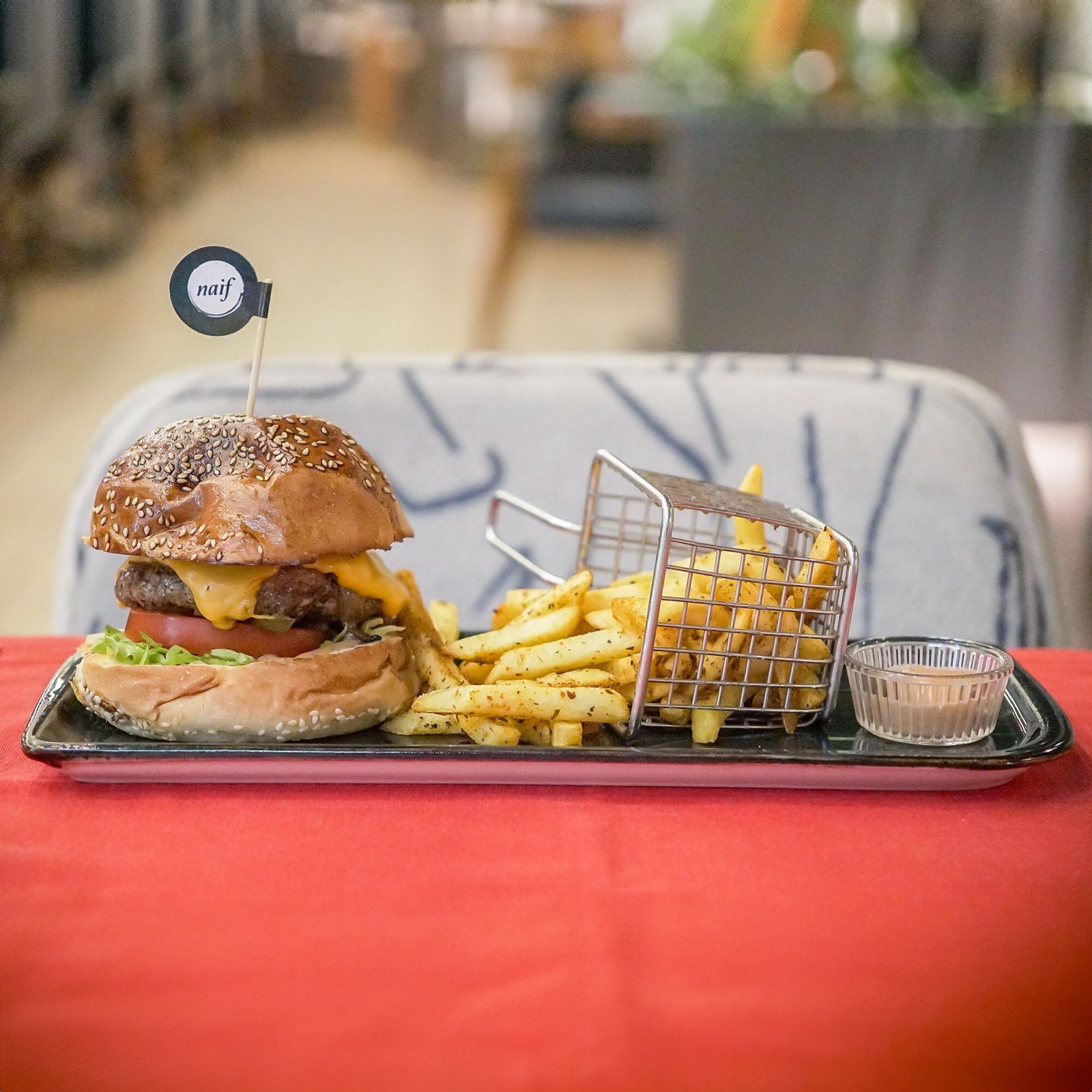 Naif Burger