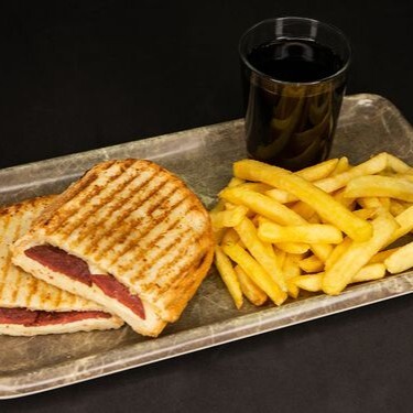Sucuklu Kaşarlı Tost Menü