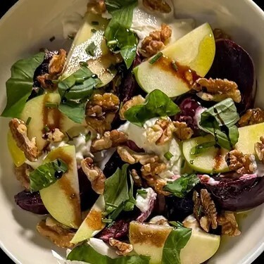 Burrata & Pancar Salata