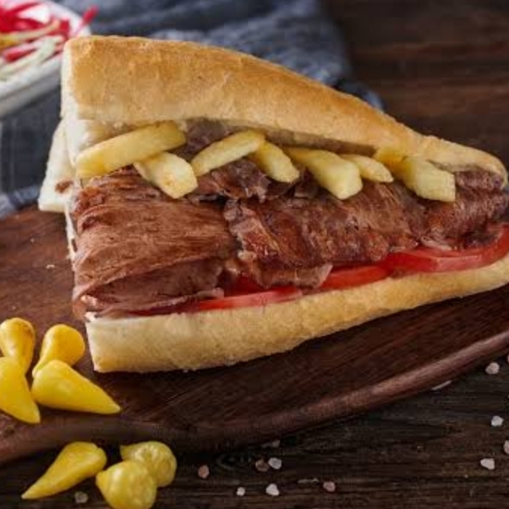 Yarım Ekmek Arası Kızartılmış Kaşarlı Kuzu Et Döner