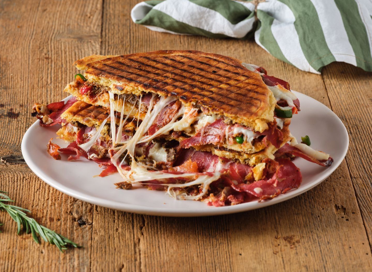 Bazlama Kaşarlı Tost
