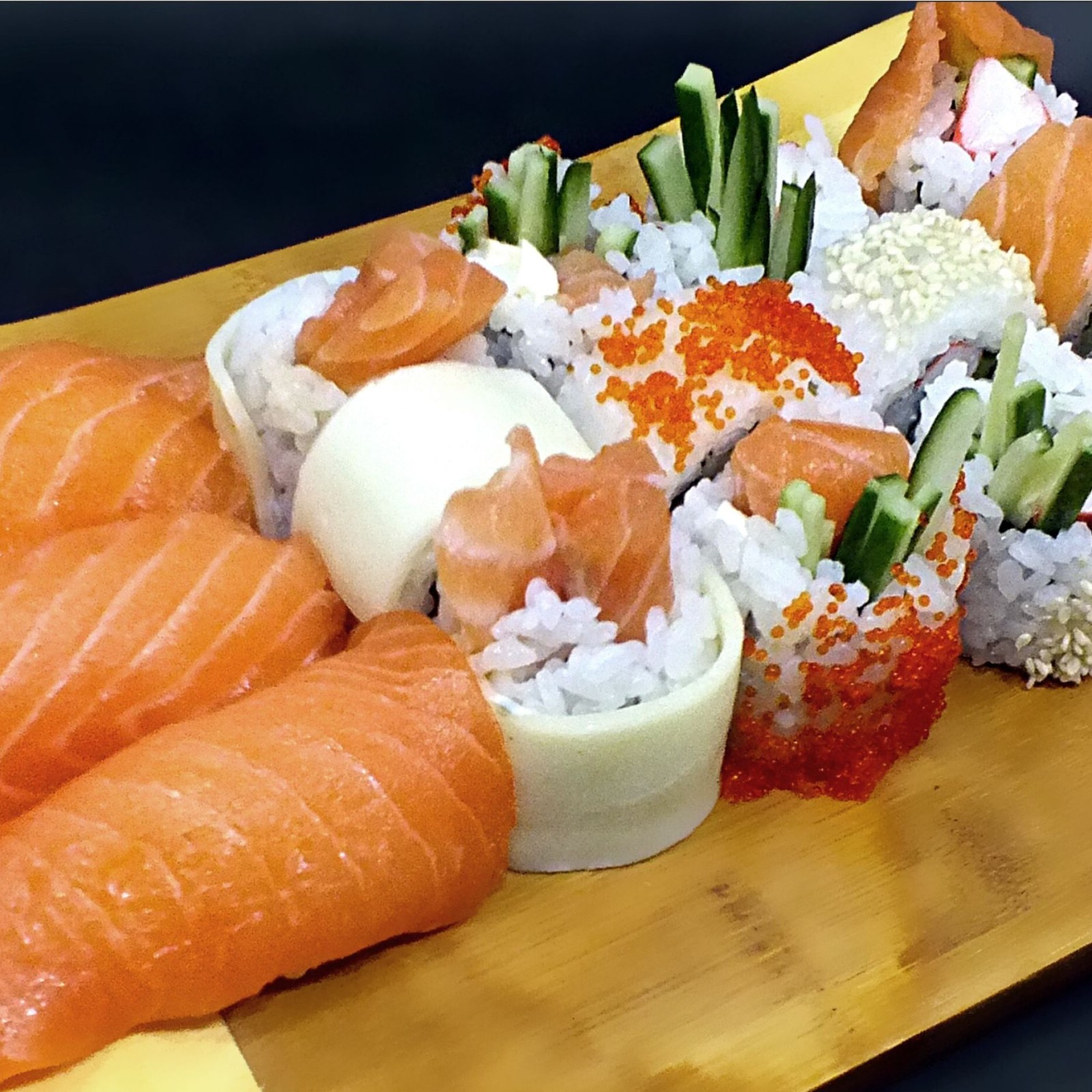 Deluxe Sushi Set Menü (15 Pcs)