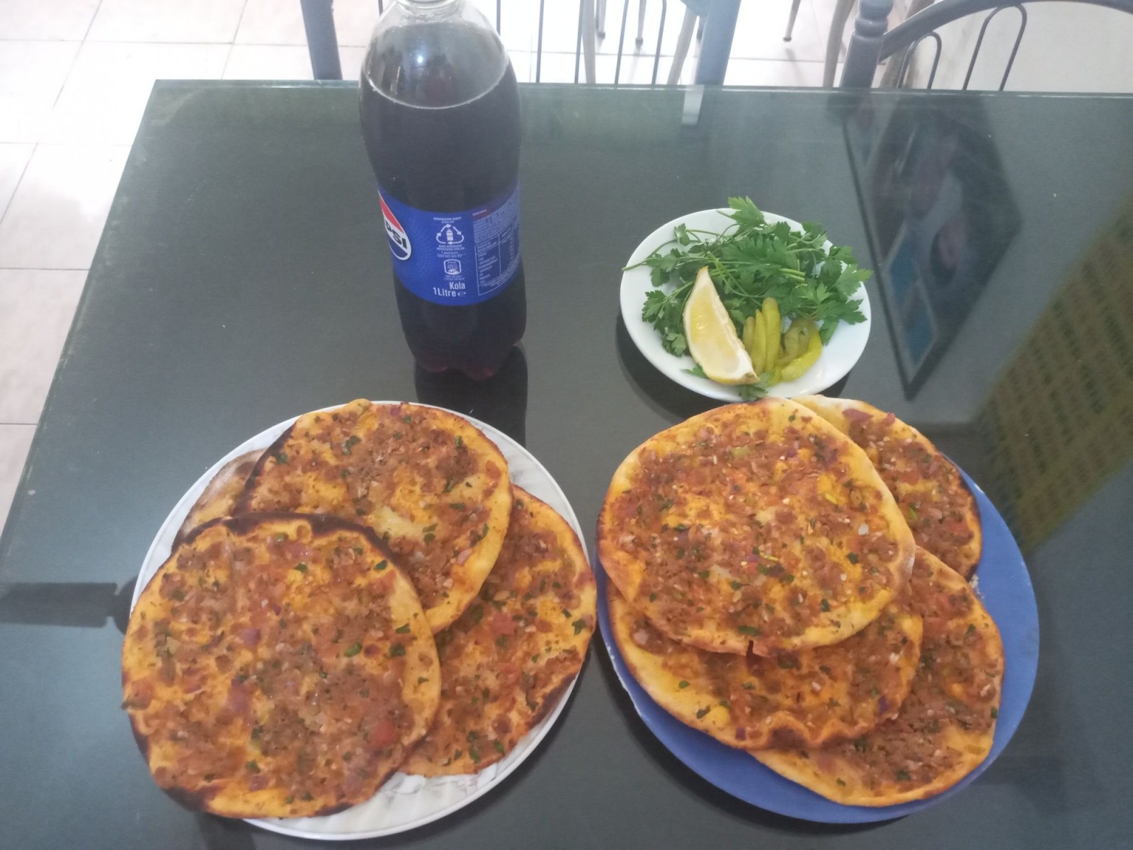 10 Adet Adana Lahmacunu + (1 L) Pepsi