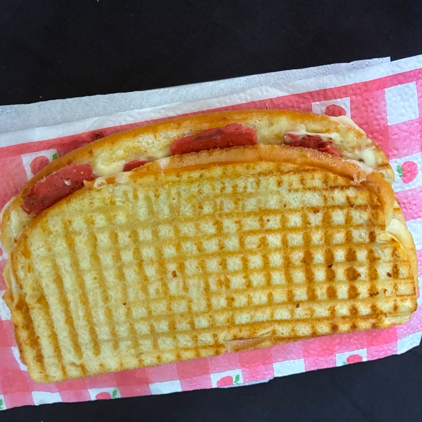 Kaşarlı sucuklu tost