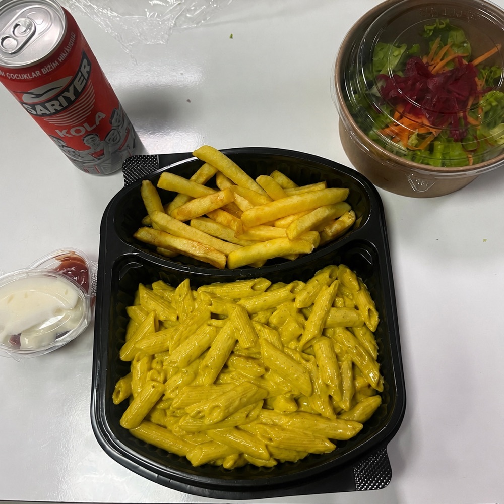 Köri Soslu Makarna Menüsü