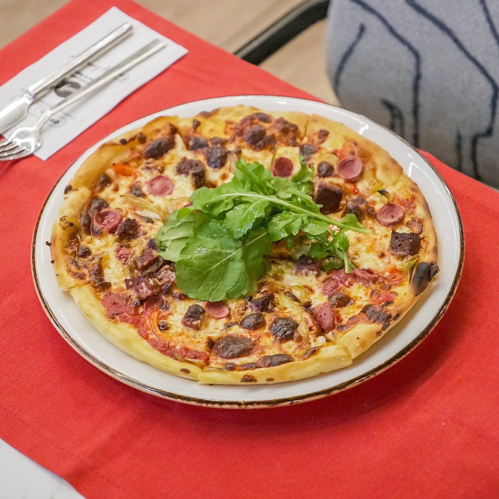 ŞARKÜTERİ PİZZA