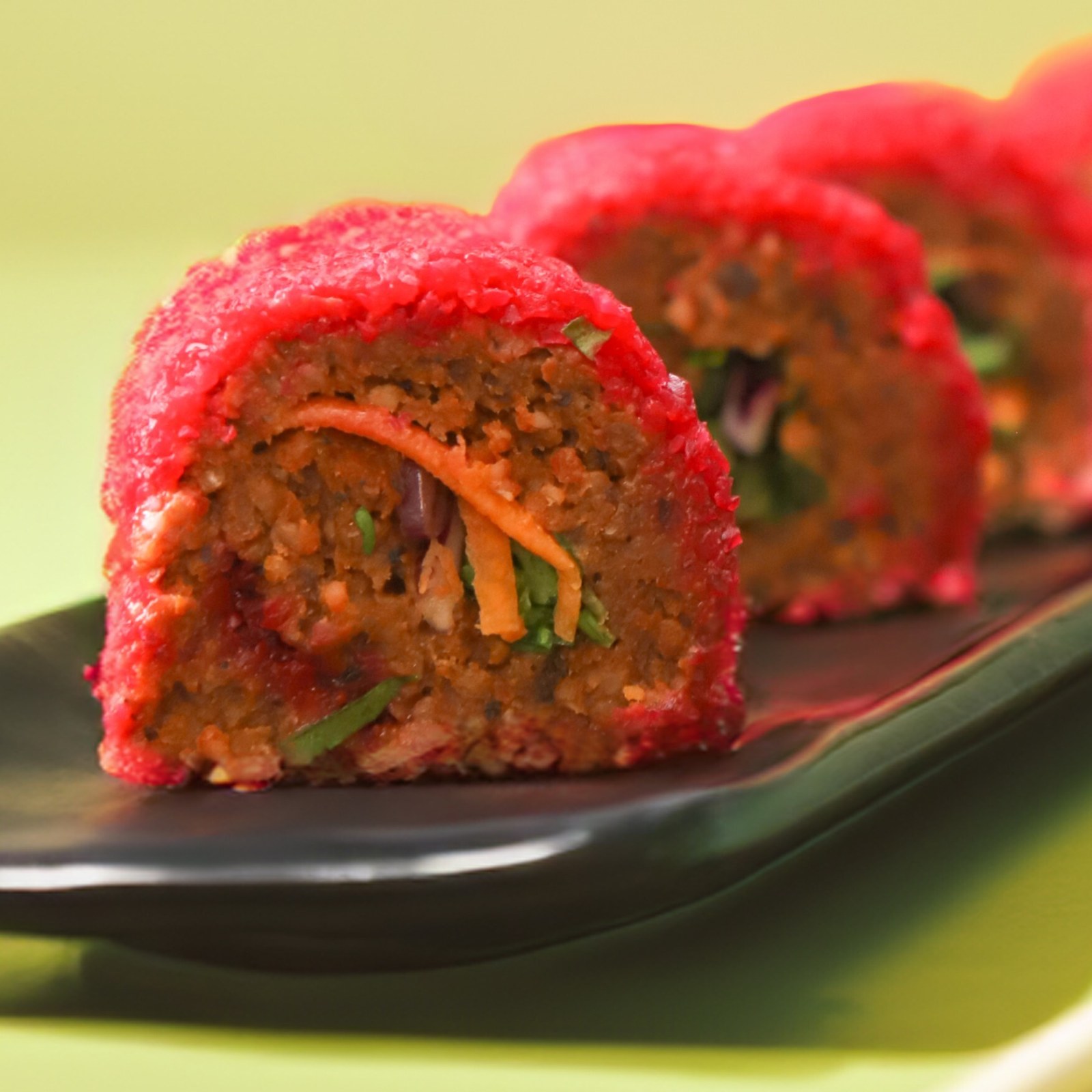 Mor Lahanalı Sushi Rolls Çiğ Köfte (250 gr.) + Coca-Cola (33 cl.)