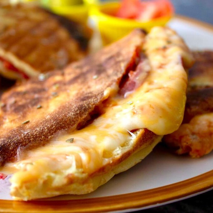 Cheddar's Bombası Tost
