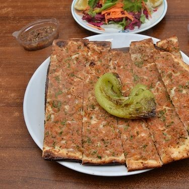 Kıymalı Pide + Coca Cola (200 ml)