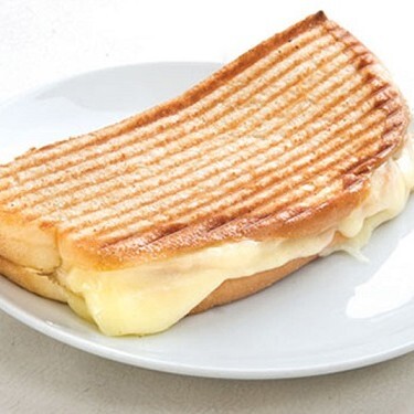 Ayvalık Ekmeğine Kaşarlı Tost