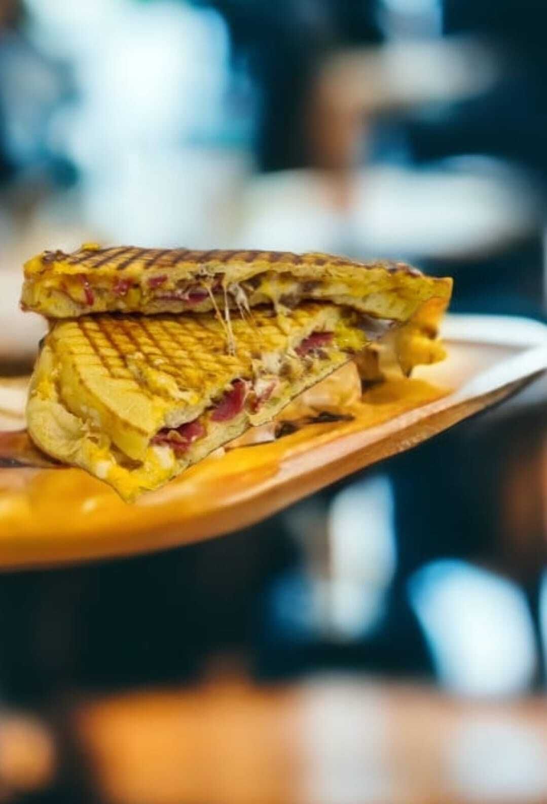 Süper Bazlama Tost Pastırmalı Gurme Vip Özel Yapım