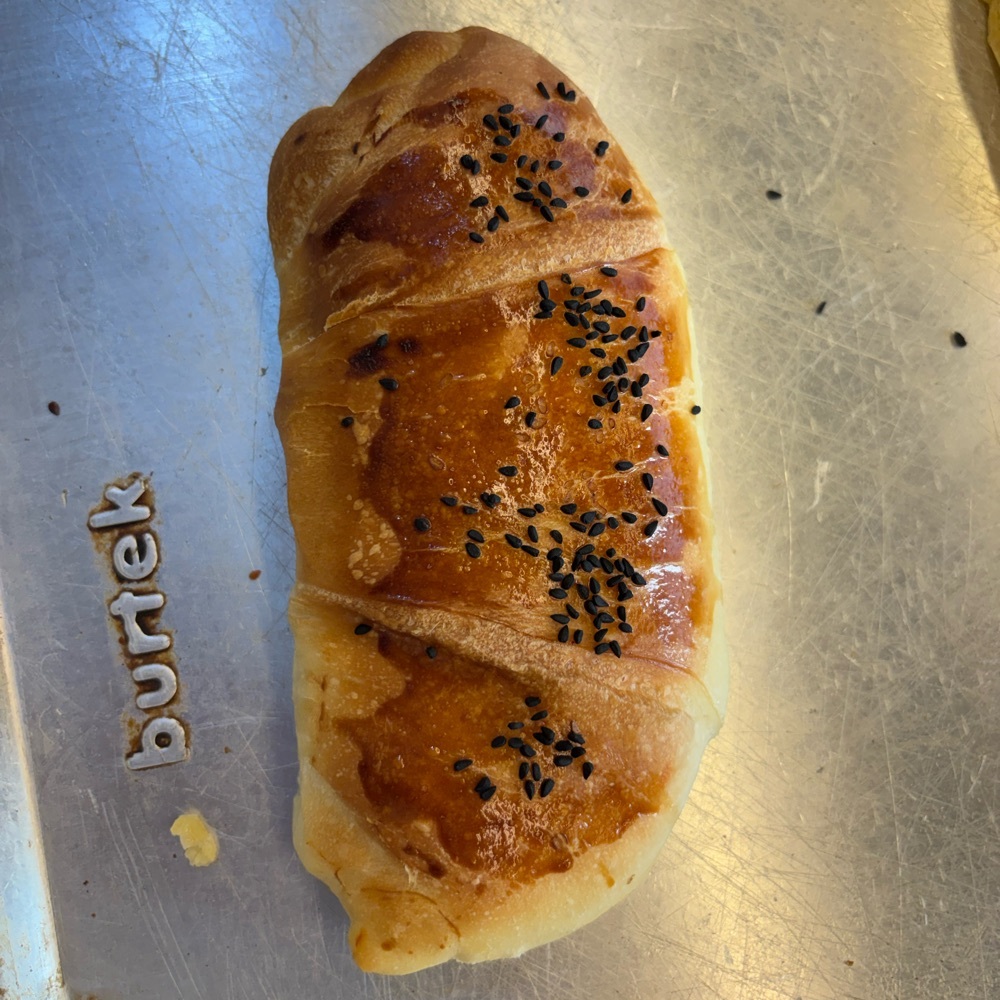 Sosis salçalı Poğaça