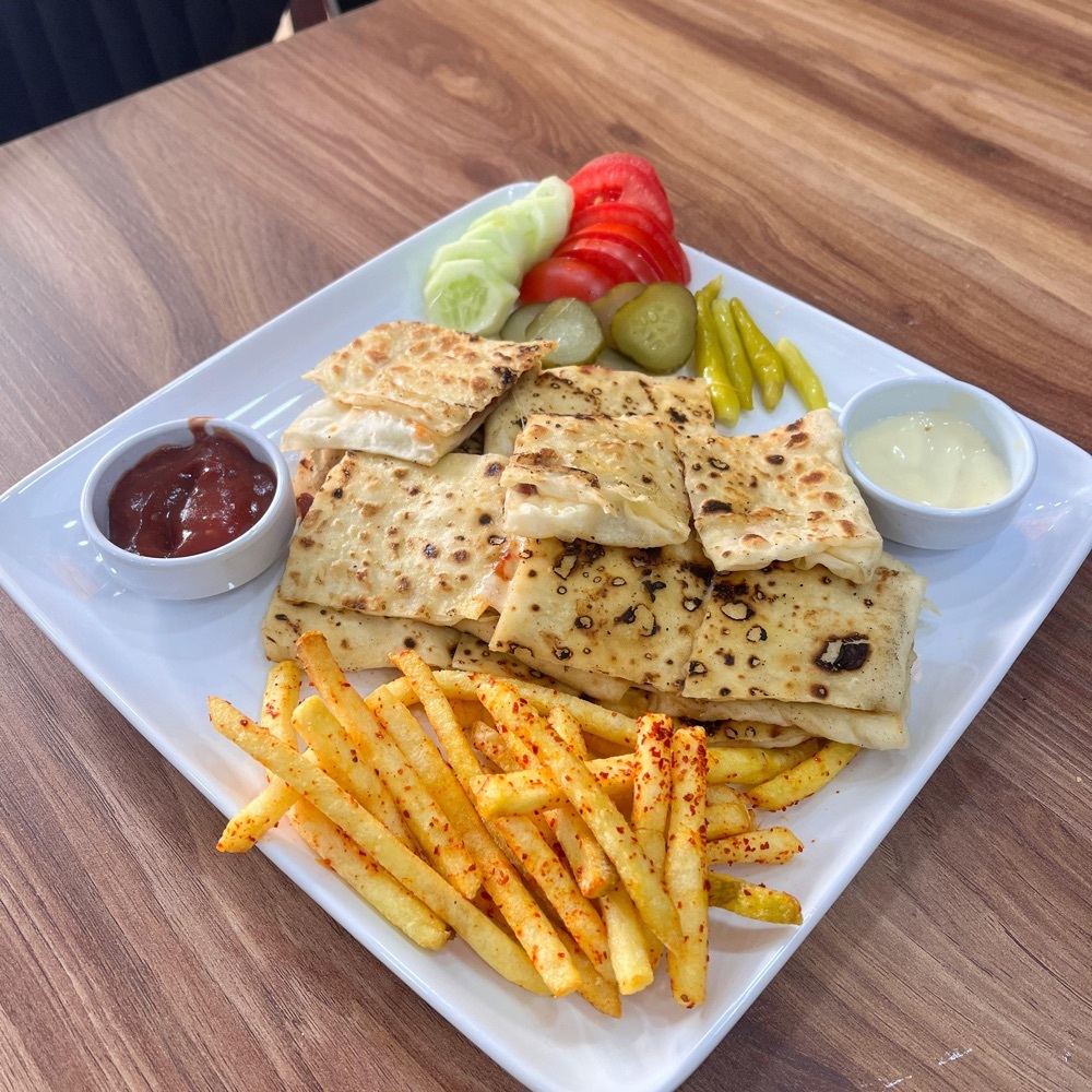 Karışık Gözleme (Sucuk, Kaşar) Kızartma Beraber