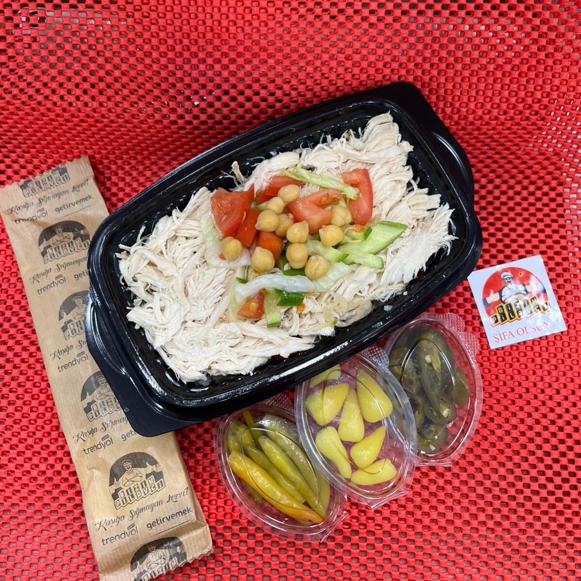 Tavuklu Salatalı Nohutlu Pilav