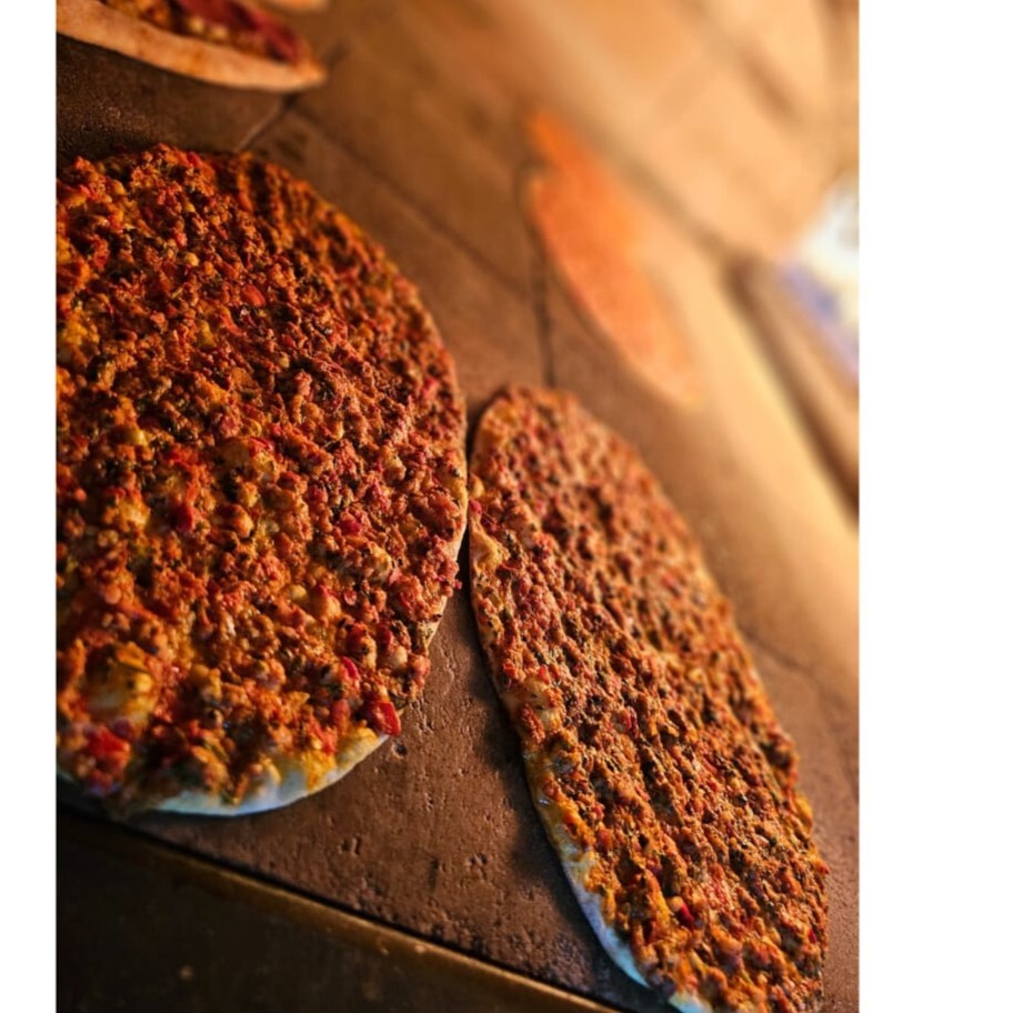 2 adet Lahmacun salata tatlı ayran