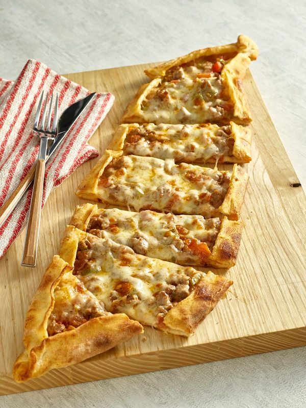Kıymalı Kaşarlı Pide