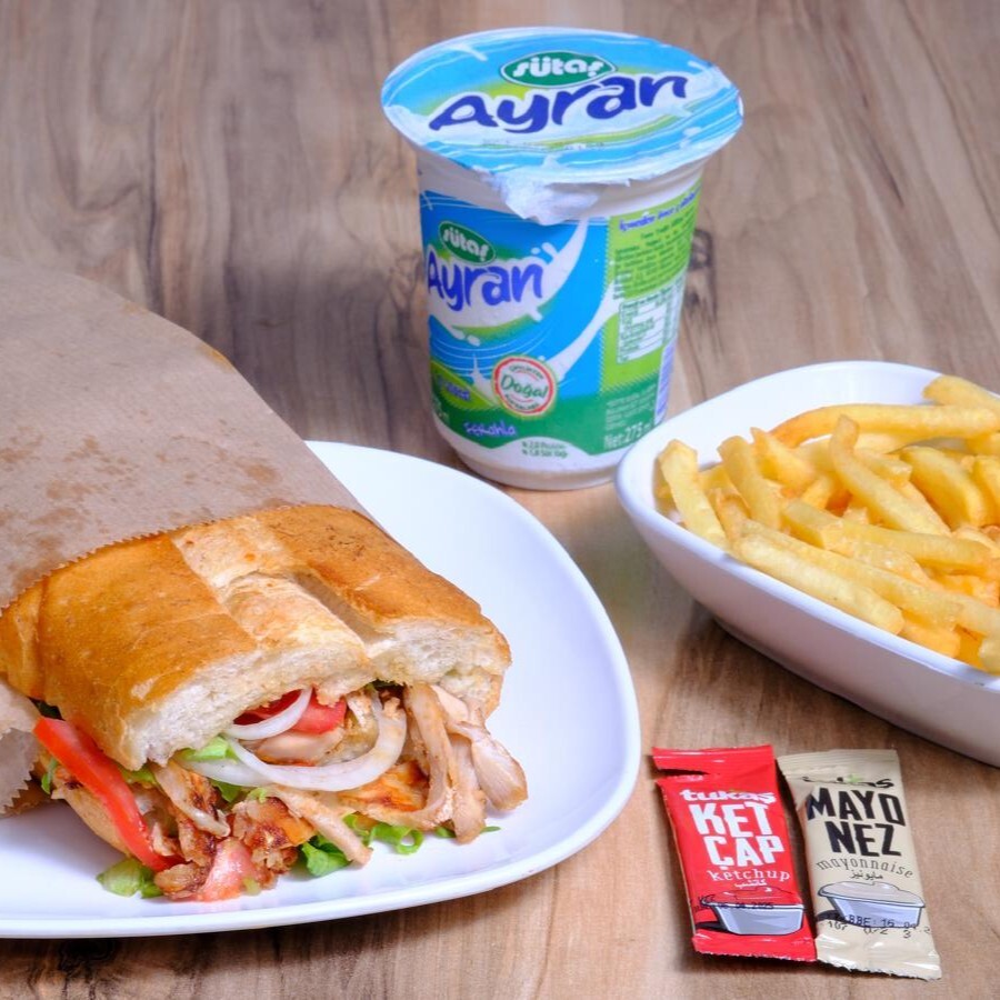 Ekmek Arası Tavuk Döner (140 gr.) & Patates Kızartması Menü