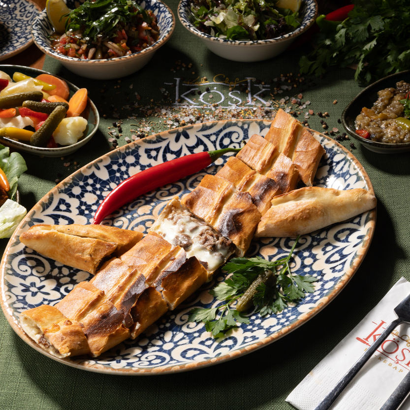 Kavurmalı Kaşarlı Pide