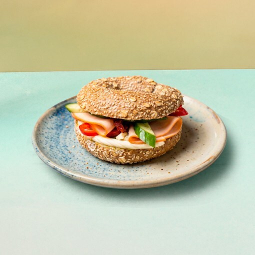 Hindi Fümeli Bagel Sandviç