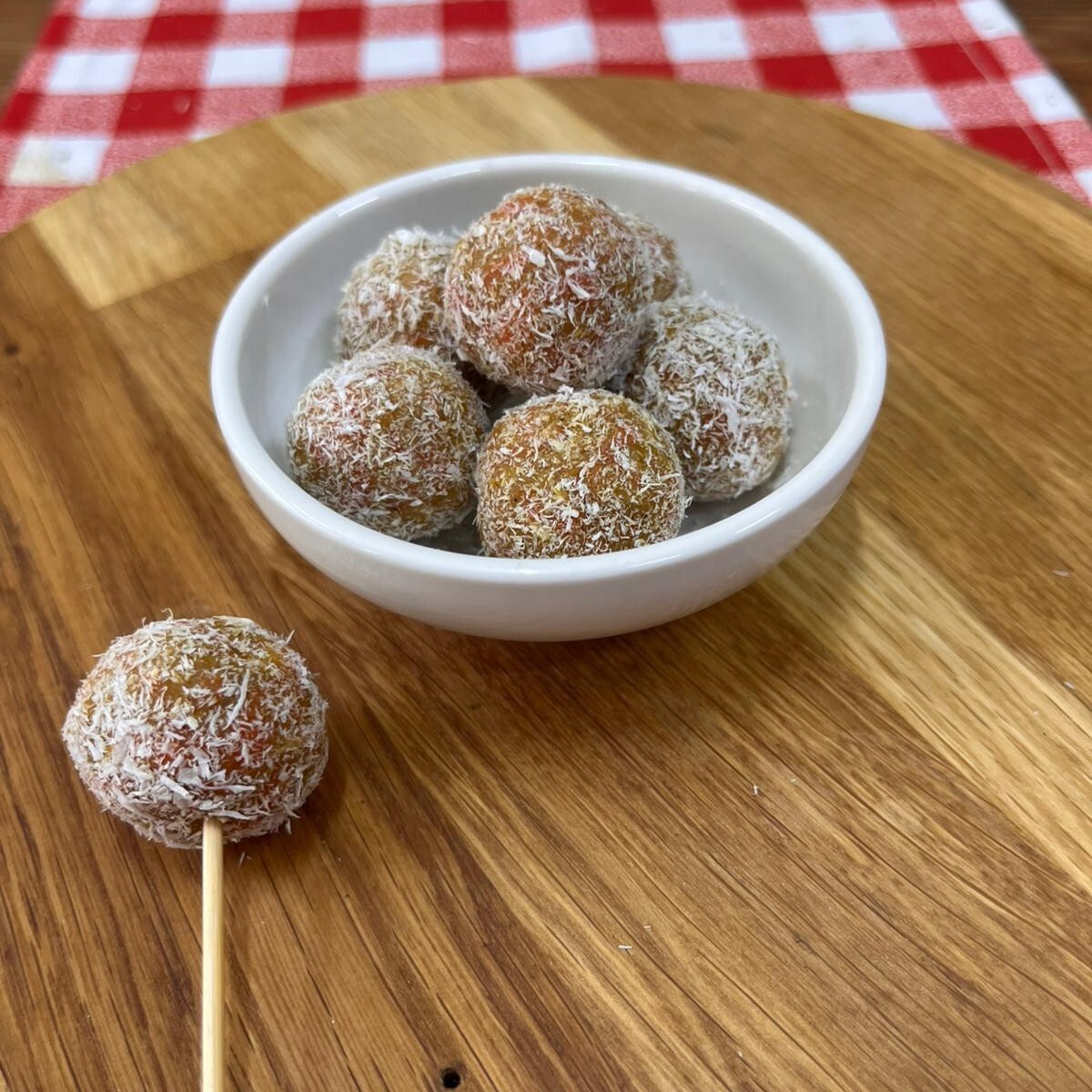 Vegan Havuçlu Lezzet Topları