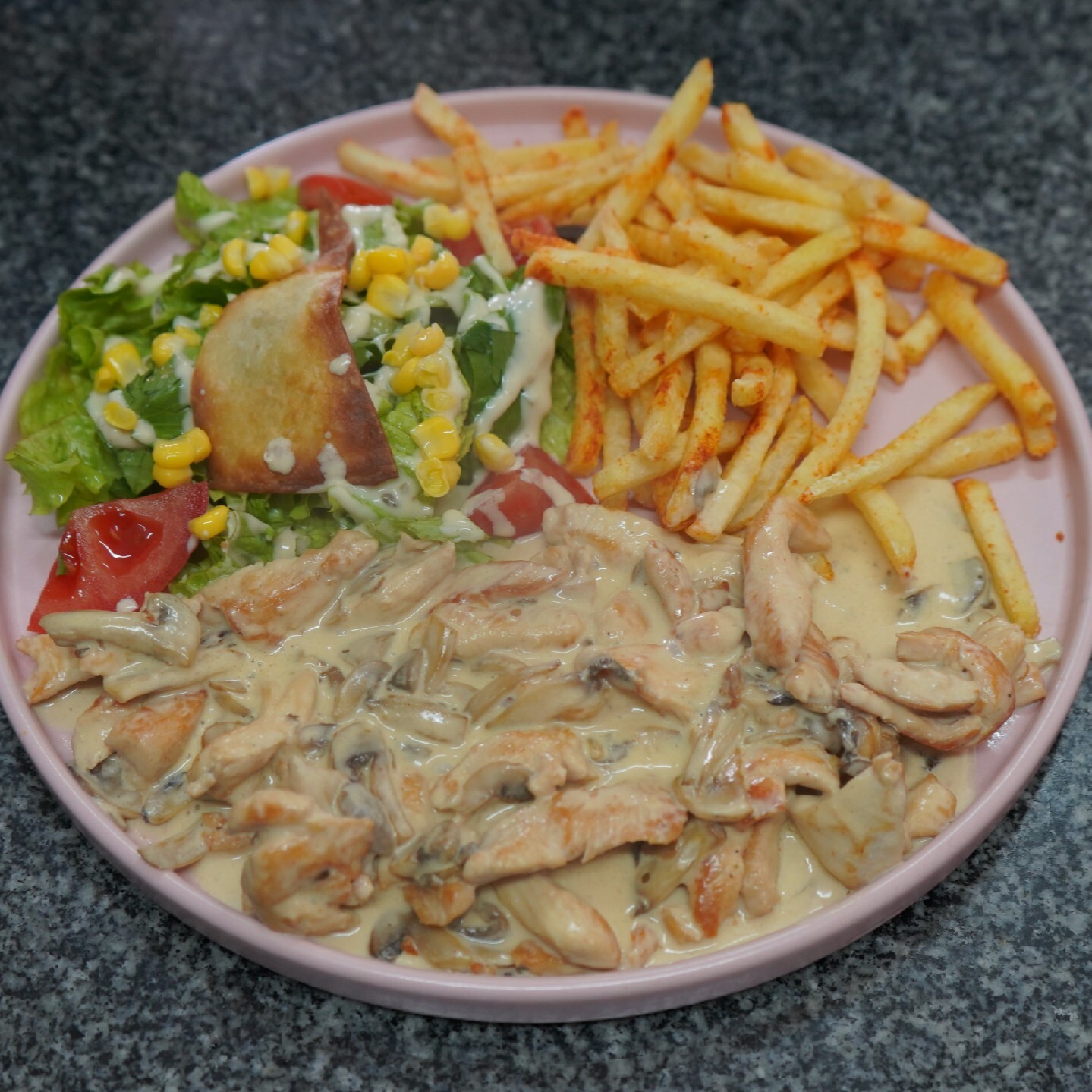 Kremalı Mantarlı Tavuk + Salata + Patates