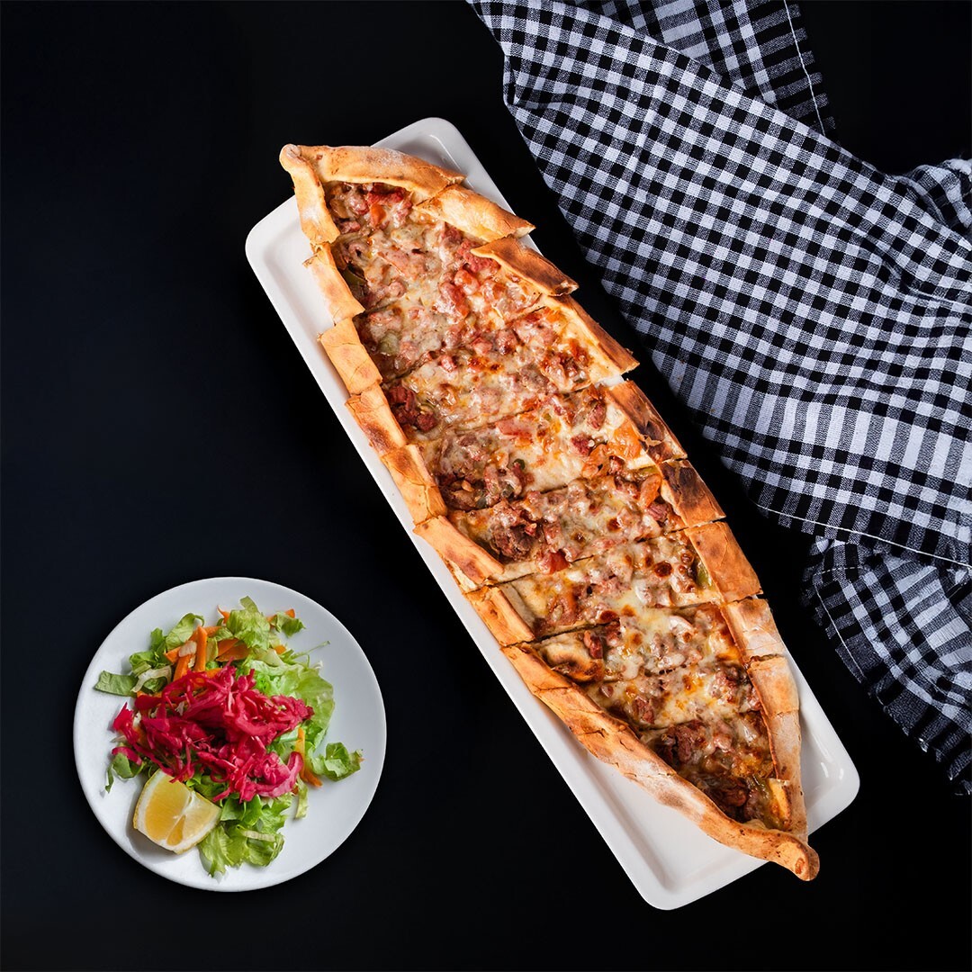 Kuşbaşılı Kaşarlı Pide