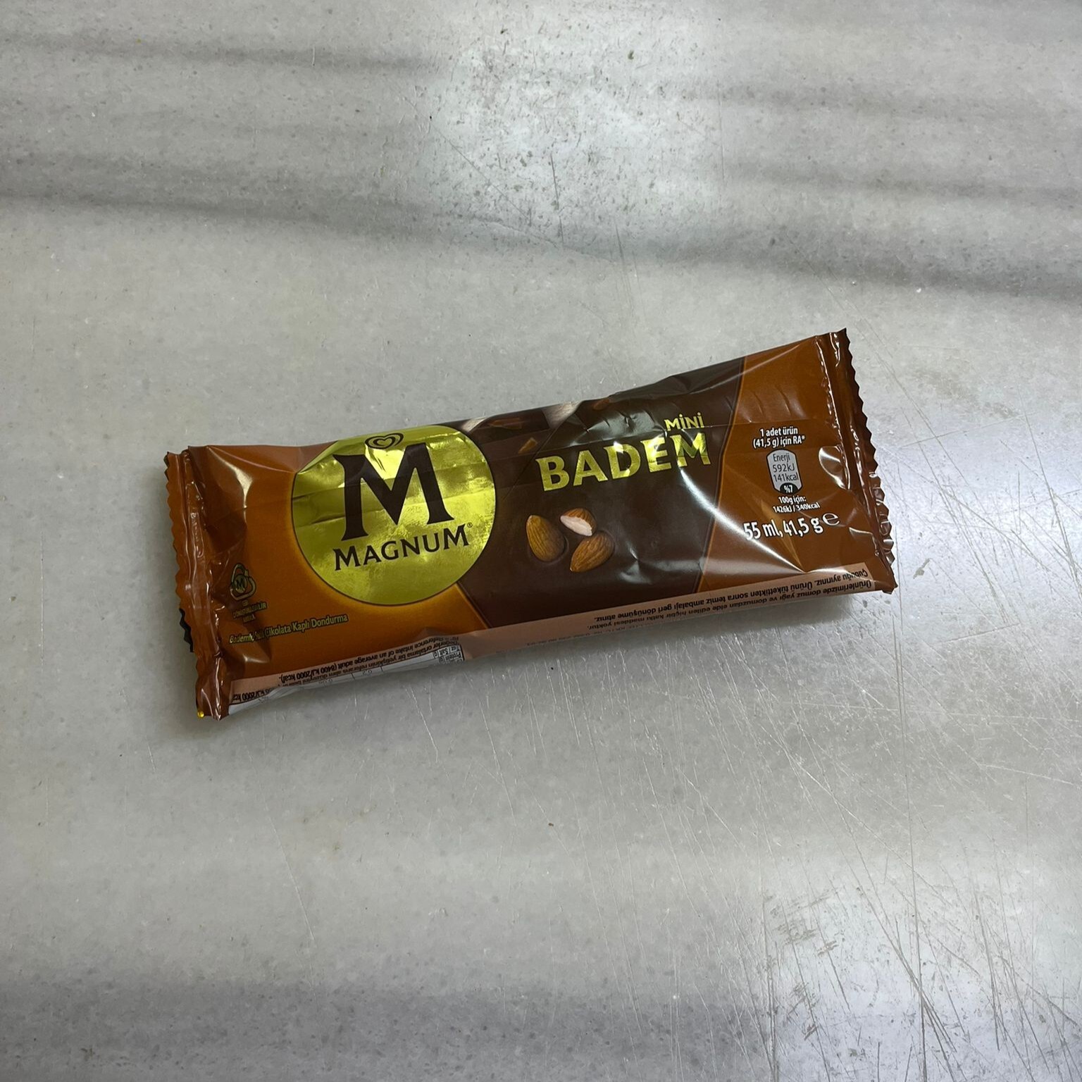 Magnum Mini Badem