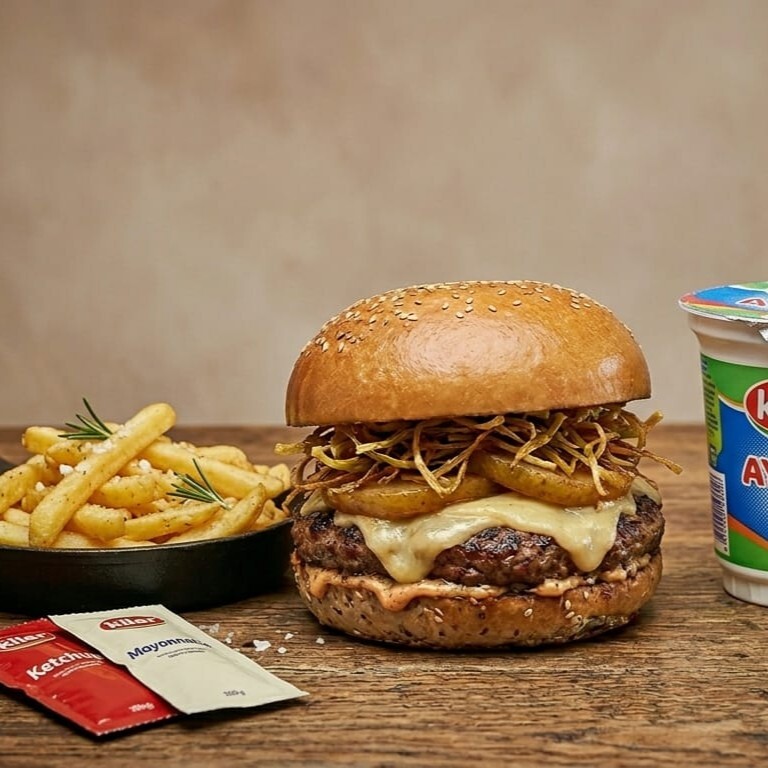 2 Adet Barbekü Burger 120 gr. 2 Adet Küçük Ayran (20 Cl)