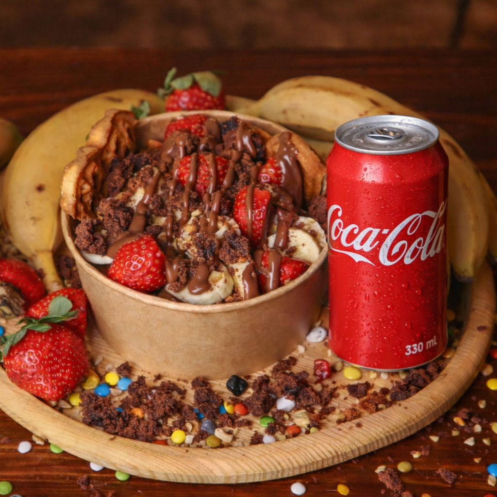 Klasik Sütlü Çikolatalı Bowl Waffle + 330 ml Coca-cola