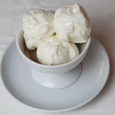 Sade Sütlü Dondurma (1 kg)