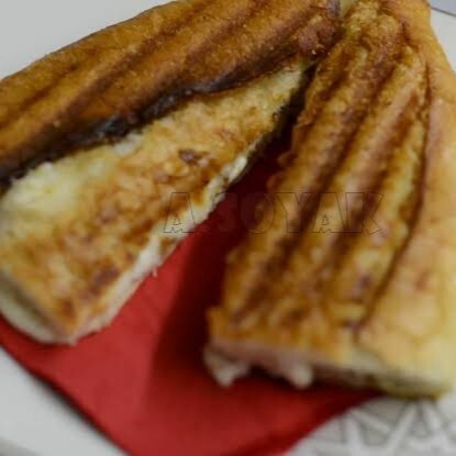 Beyaz Peynirli Tost
