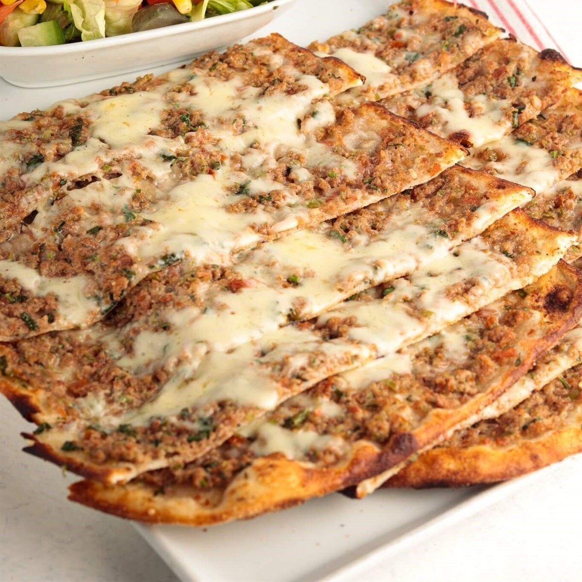 Kıymalı Kaşarlı Pide + 330 ml Coca-cola