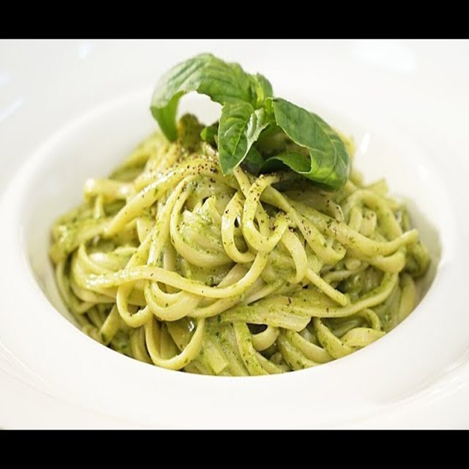 Pesto Soslu Kremalı Makarna