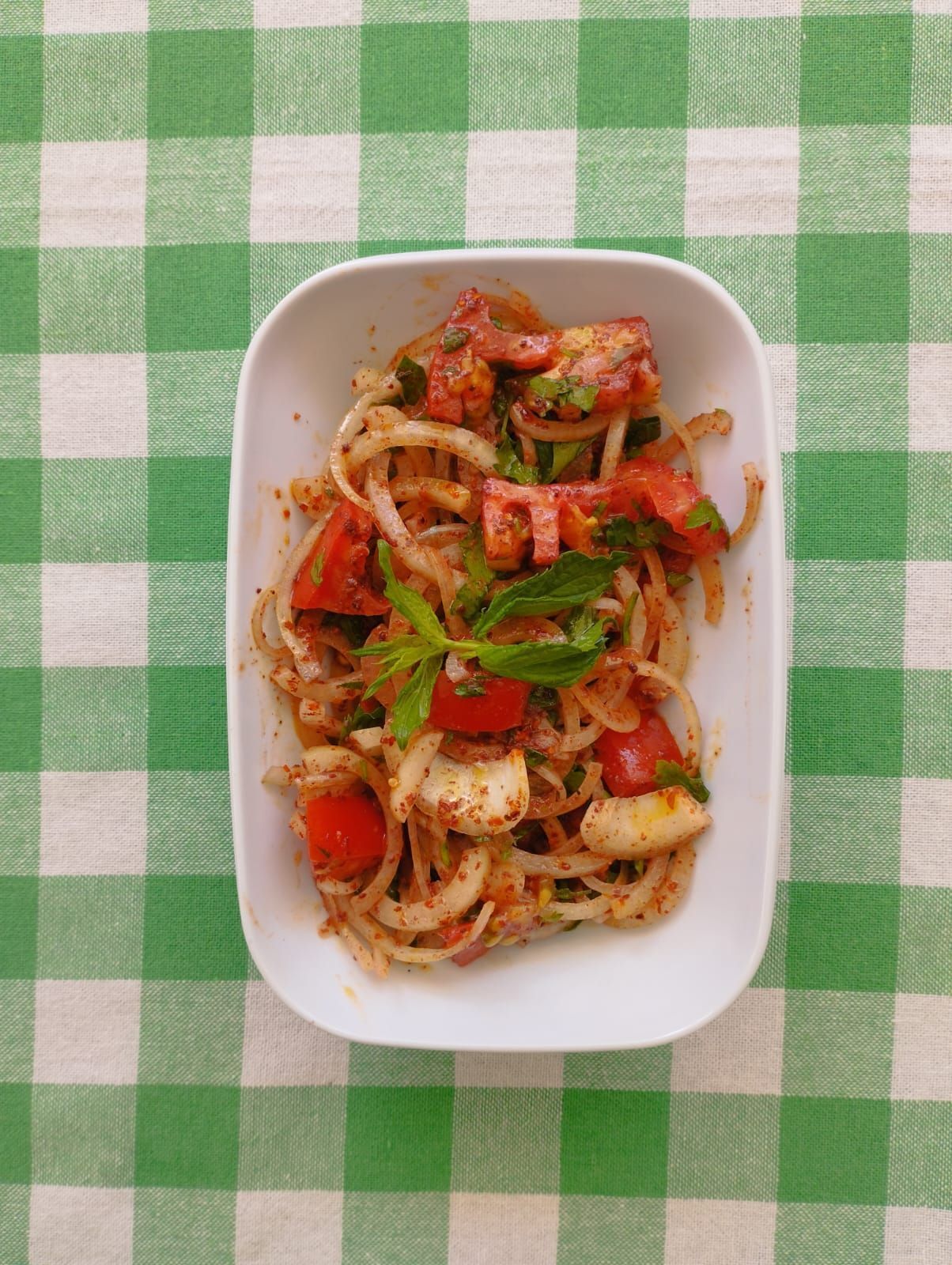 Sumaklı Soğan Salatası