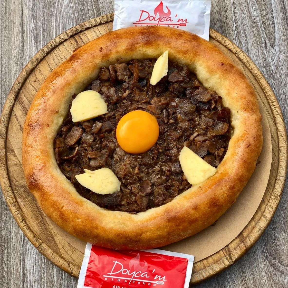 Kavurmalı Yumurtalı Pide