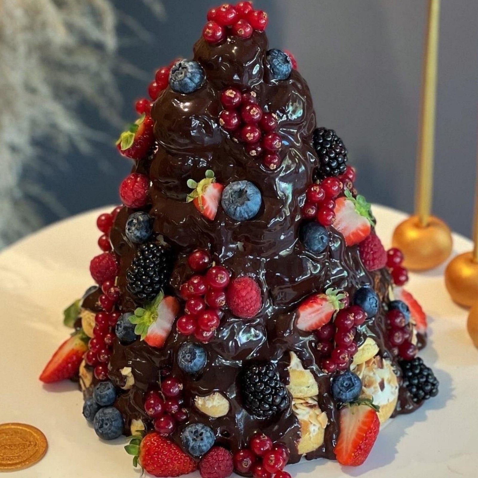 Orman Meyveli Dökme Profiterol