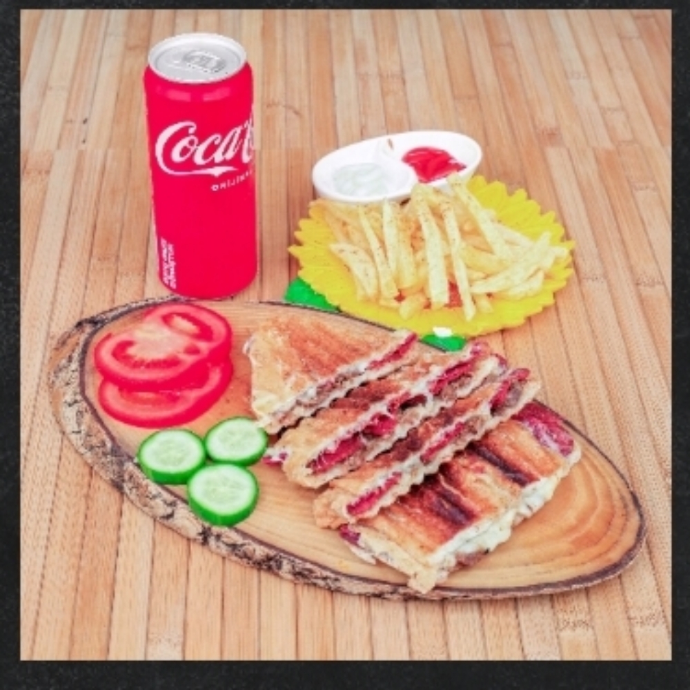sabah bombası yarım karışık Tost + Patates
