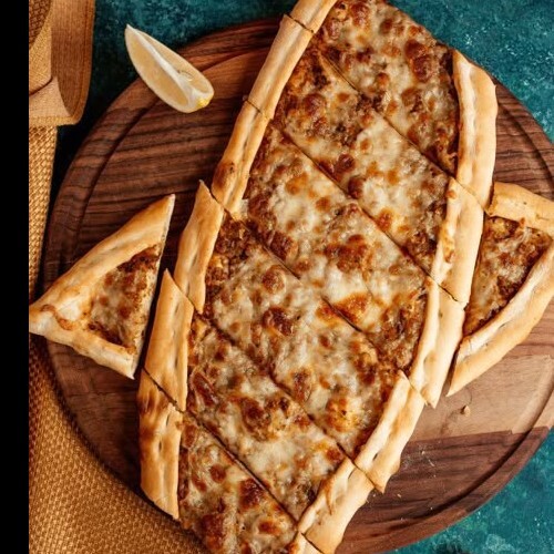 Kıymalı Kaşarlı Pide
