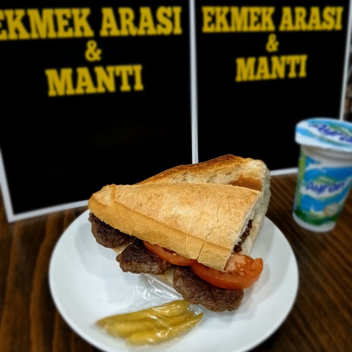 Yarım Ekmek Arası Köfte Ve Ayran