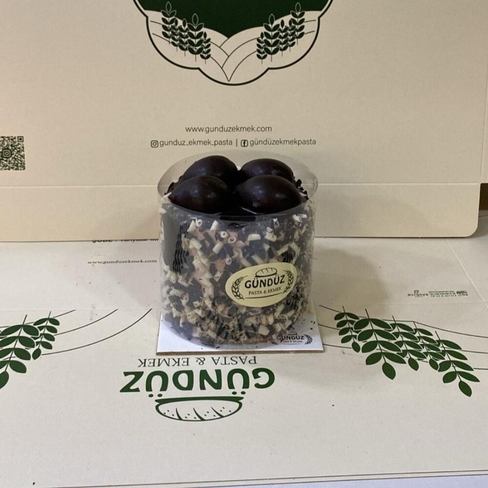 Profiterollü Mini Pasta