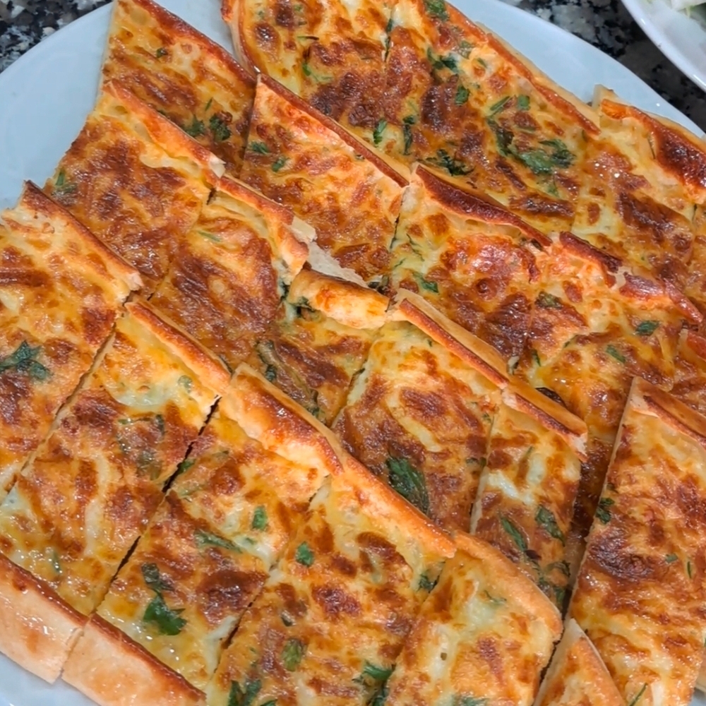 Kaşarlı Yumurtalı Pide