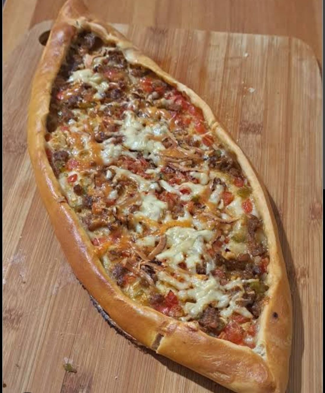 Kıymalı Kaşarlı Pide