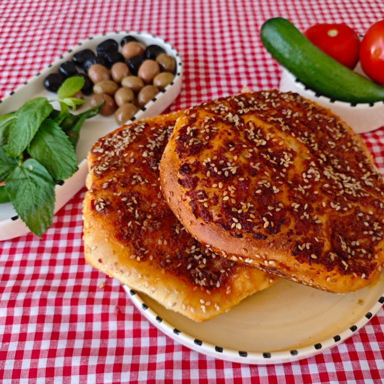 Acılı Ekmek Büyük