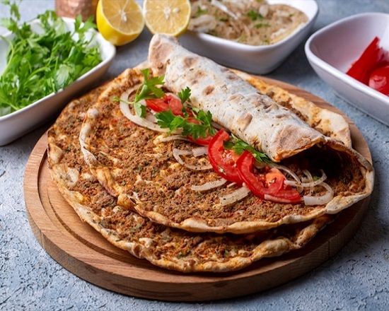 10 Lahmacun+2 Büyük Ayran+Yeşillik
