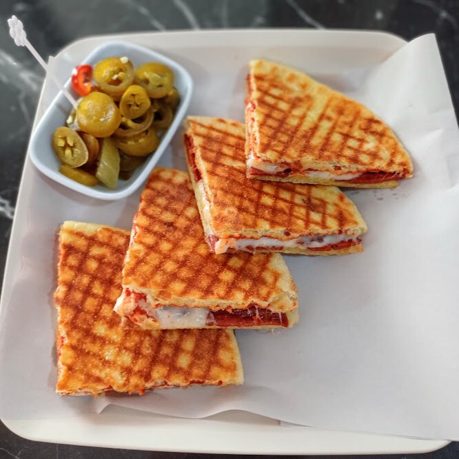 Bazlama Ekmeğine Karışık Tost