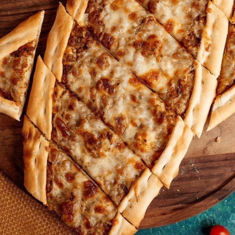 Kıymalı Kaşarlı Açık Pide