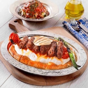 Közde Yoğurtlu Izgara Köfte