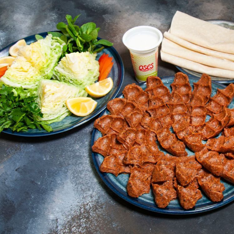 Çiğ Köfte (1 kg.) & Litrelik İçecek Menü
