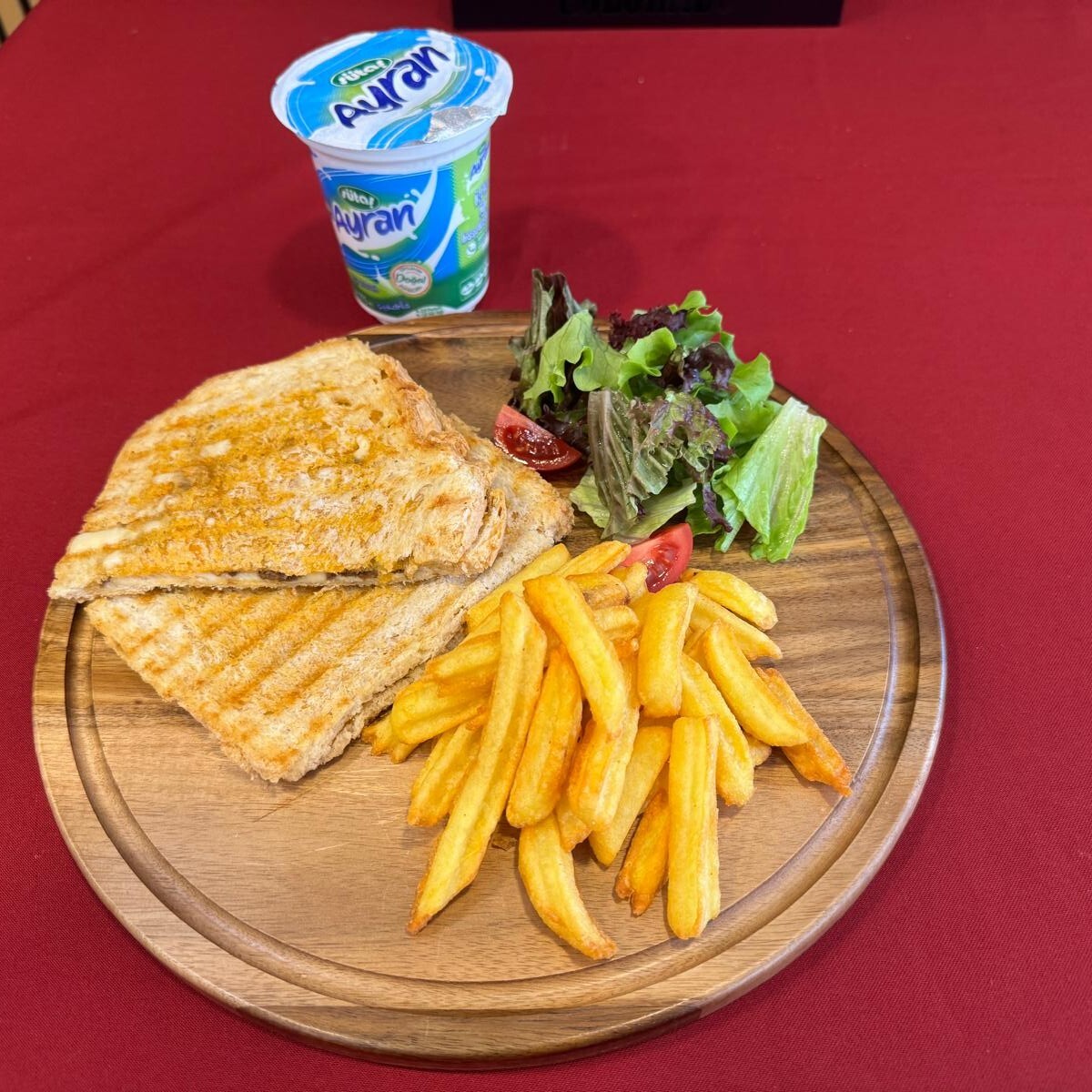 Karışık Ordu Tostu + Patates Kızartması + İçecek