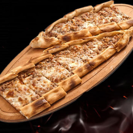 Kuşbaşılı Kaşarlı Pide